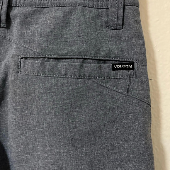 Volcom men’s/boys board shorts. Men’s size 25 like new condition. - Picture 4 of 6